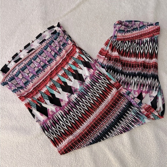 NWT Boho styled Aztec design palazzo pants by DGNY LX folding waistband. - Picture 5 of 9